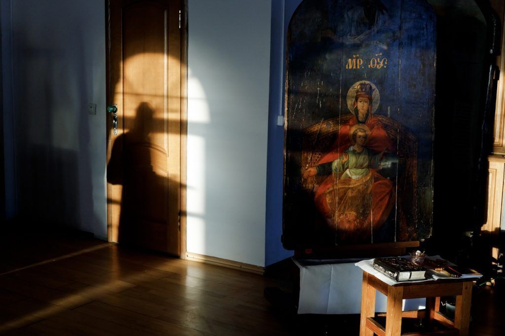 Молебен в реставрационной мастерской Лавры перед Державной иконой Божией Матери