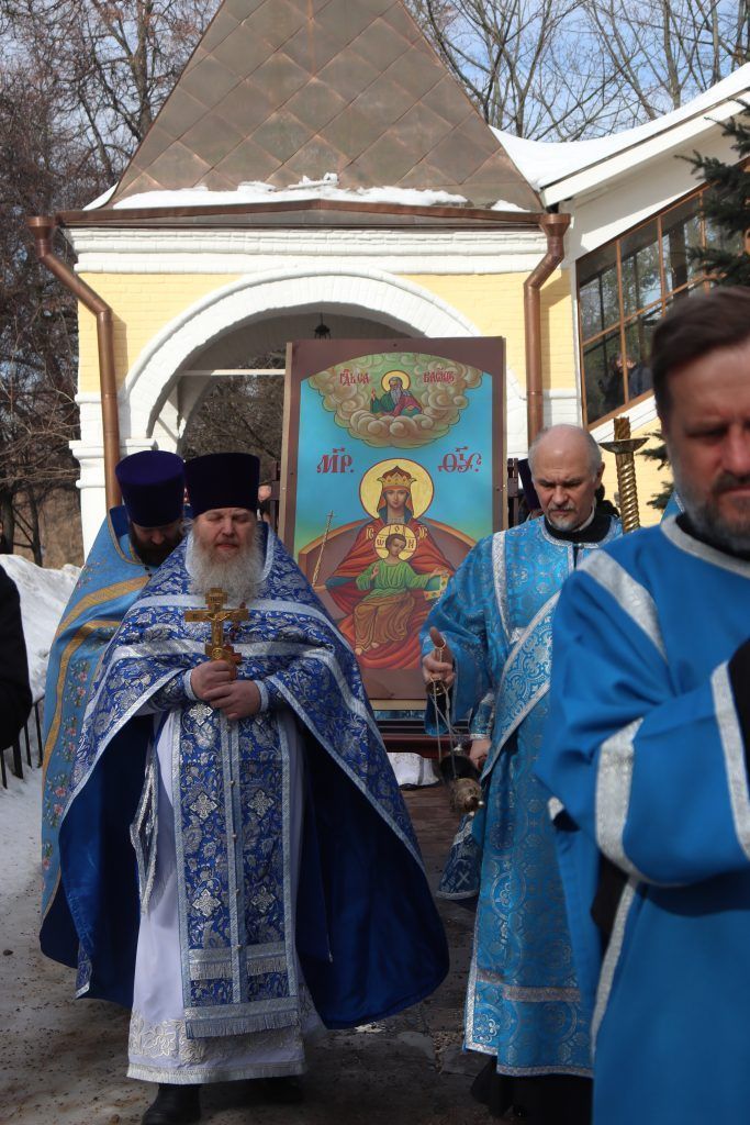 В день обретения Державной иконы Божией Матери епископ Гурий совершил Литургию на месте нахождения чудотворного образа
