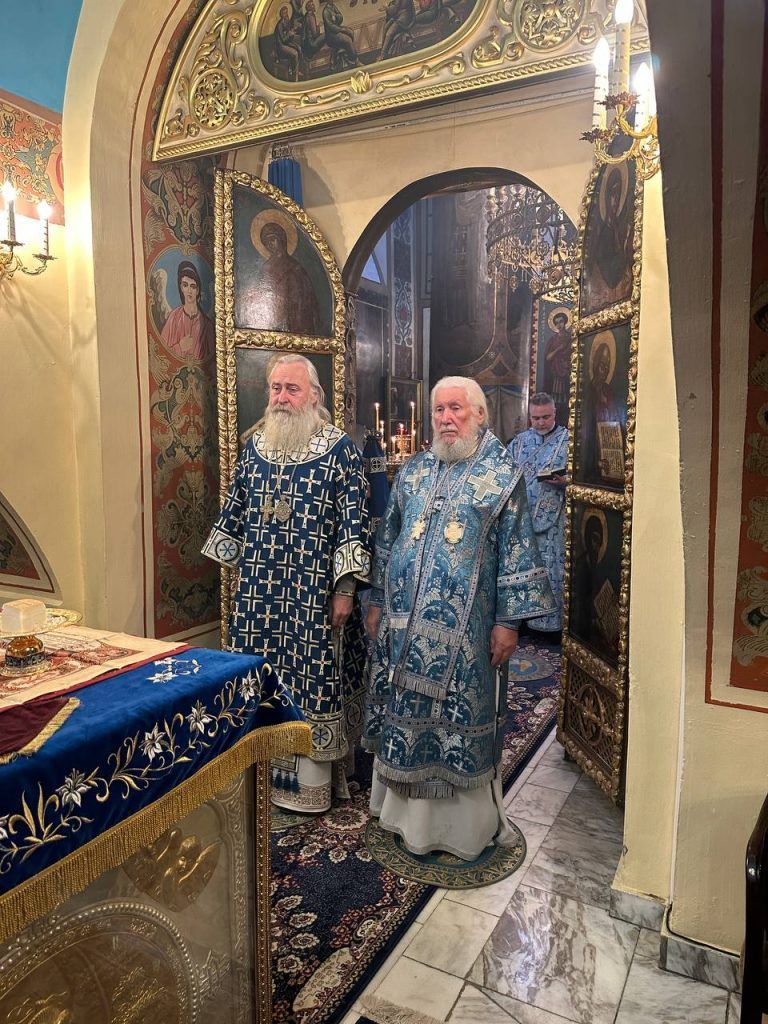 Митрополит Каширский Феогност возглавил Божественную литургию в храме Казанской иконы Божией Матери в Коломенском