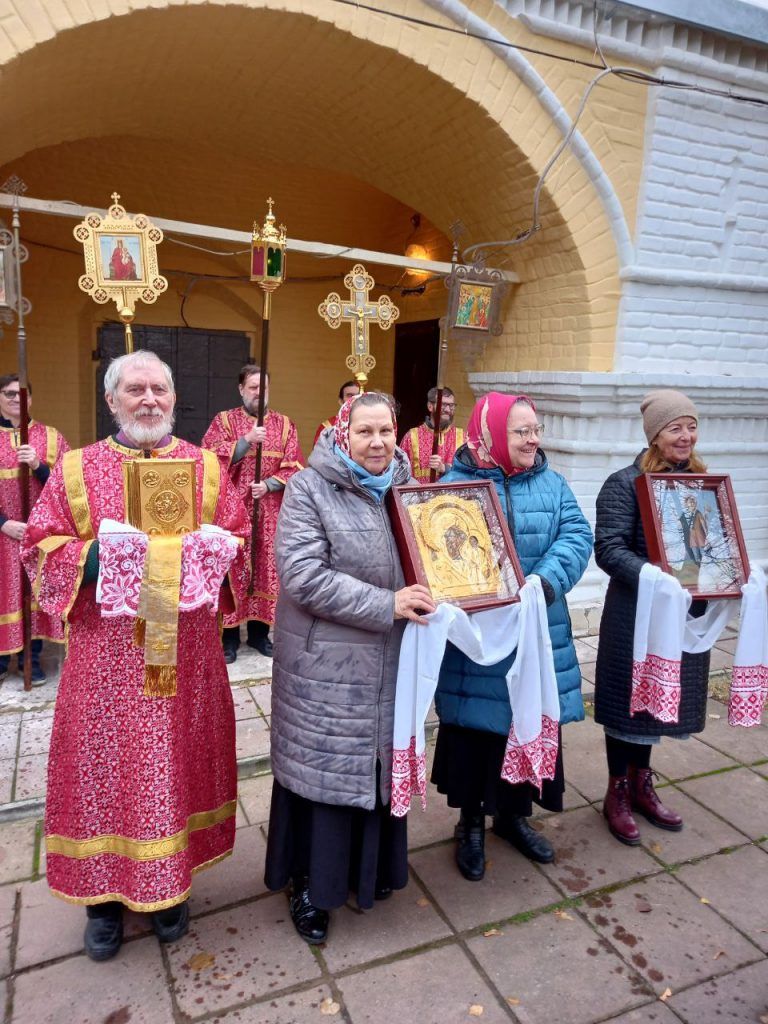 В день памяти великомученика Димитрия Солунского была совершена Божественная литургия