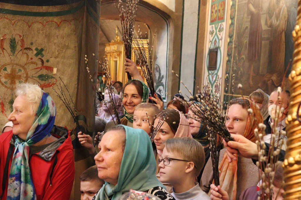 В праздник Входа Господня в Иерусалим епископ Гурий совершил Литургию