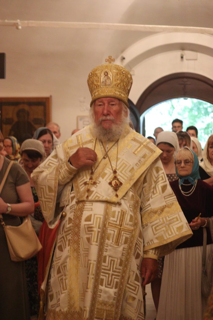 В праздник первоверховных апостолов епископ Гурий совершил Литургию