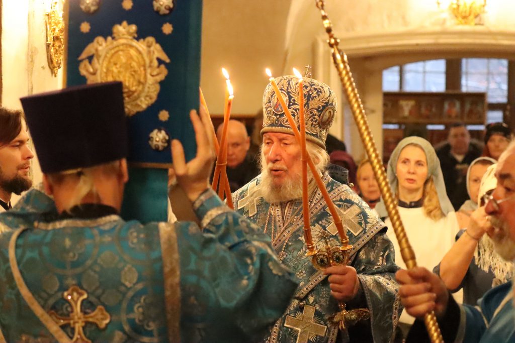 В праздник Введения во храм Пресвятой Владычицы нашей Богородицы и Приснодевы Марии епископ Гурий совершил Литургию