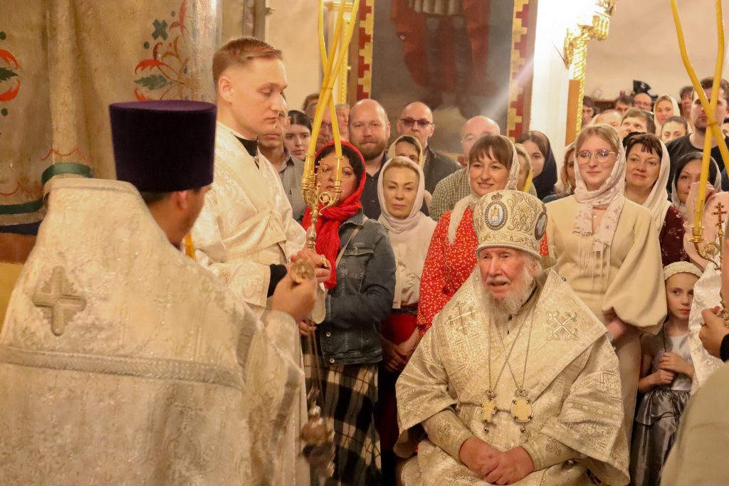 В праздник Светлого Христова Воскресения владыка Гурий возглавил торжественное богослужение
