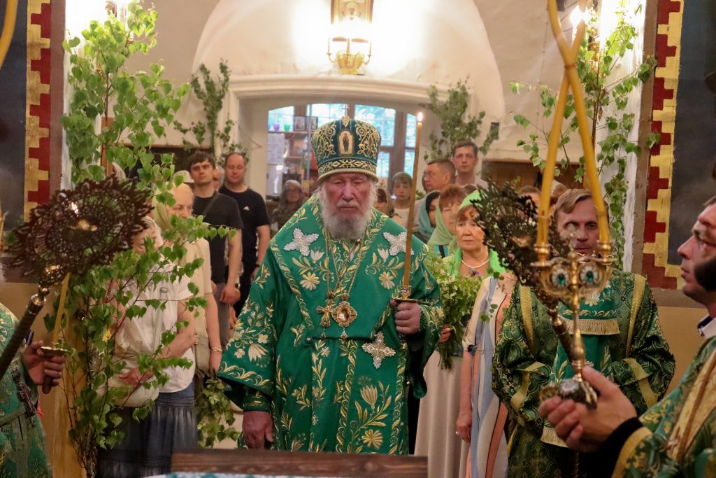 В праздник Святой Троицы (Пятидесятницы) епископ Гурий совершил Литургию