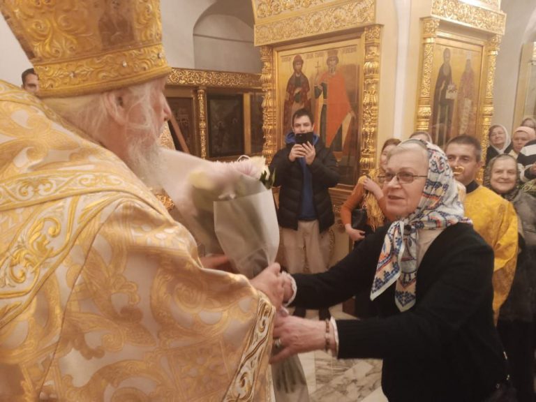 photo_5445264485850938499_y