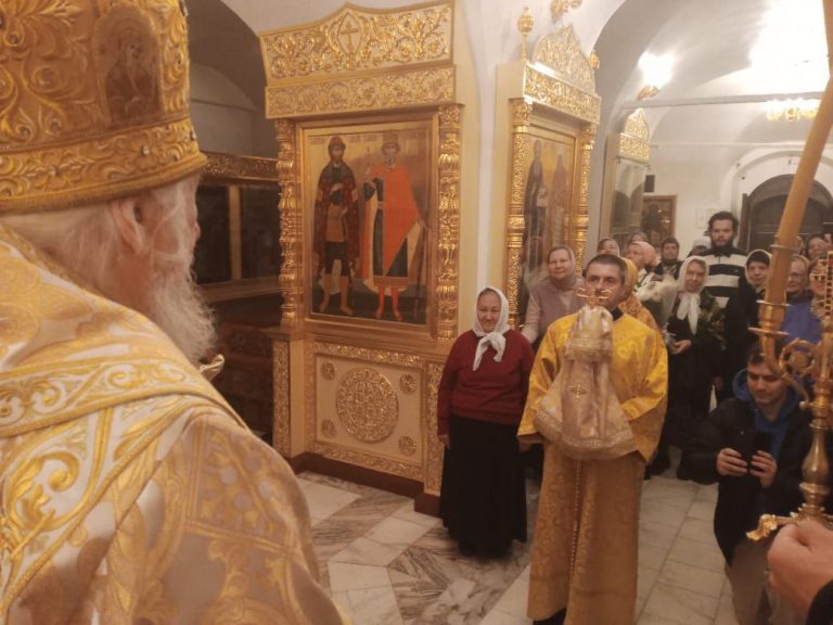 photo_5445264485850938502_y