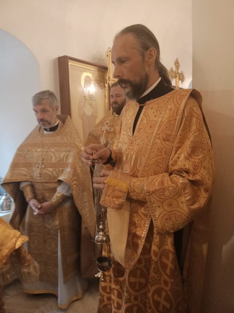 photo_5445264485850938507_y