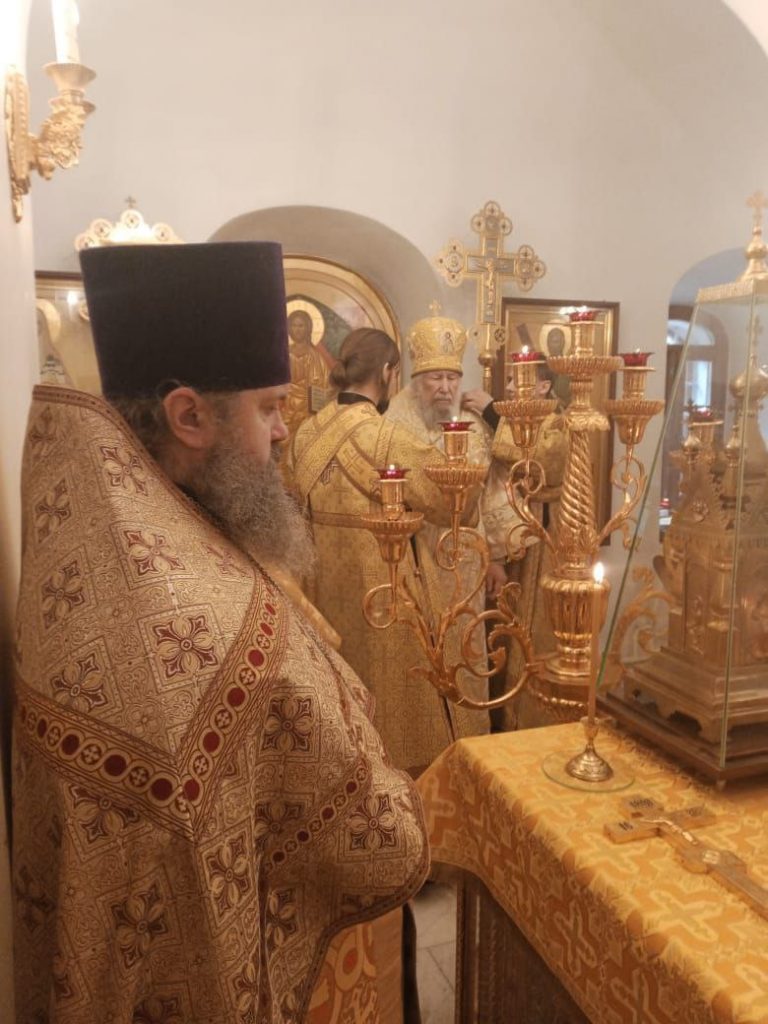 photo_5445264485850938512_y