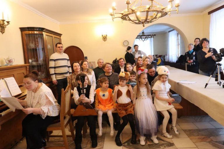 photo_5431374368345886669_y