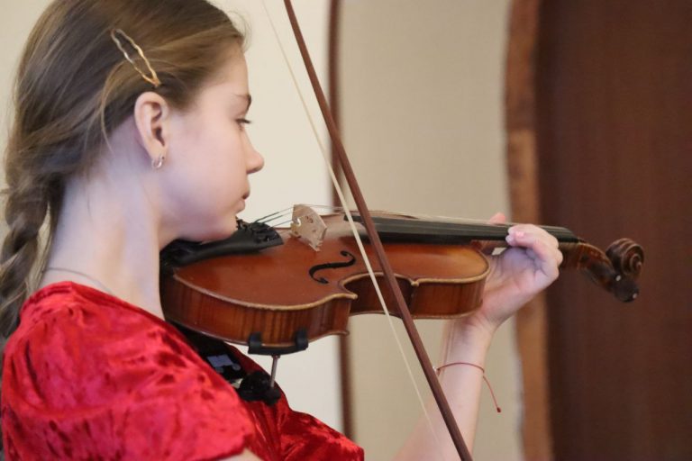 photo_5431374368345886673_y