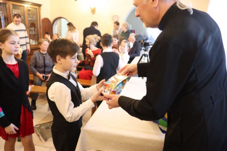 photo_5431374368345886677_y