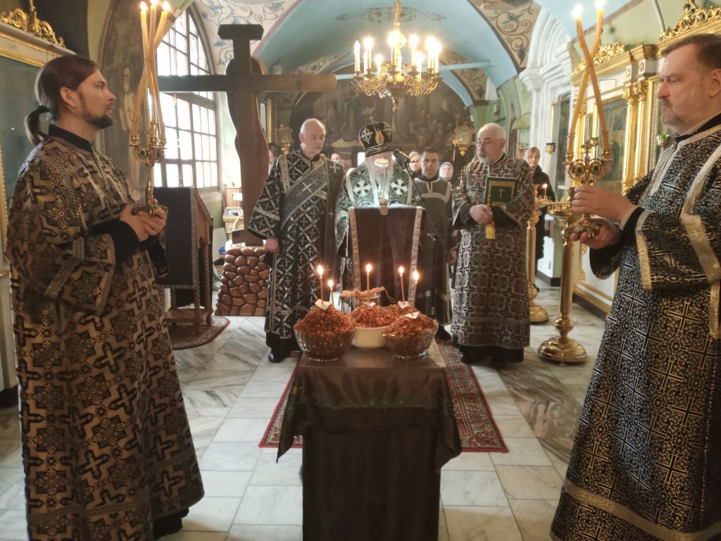 В пятницу первой седмицы Великого поста епископ Гурий совершил Литургию Преждеосвященных Даров