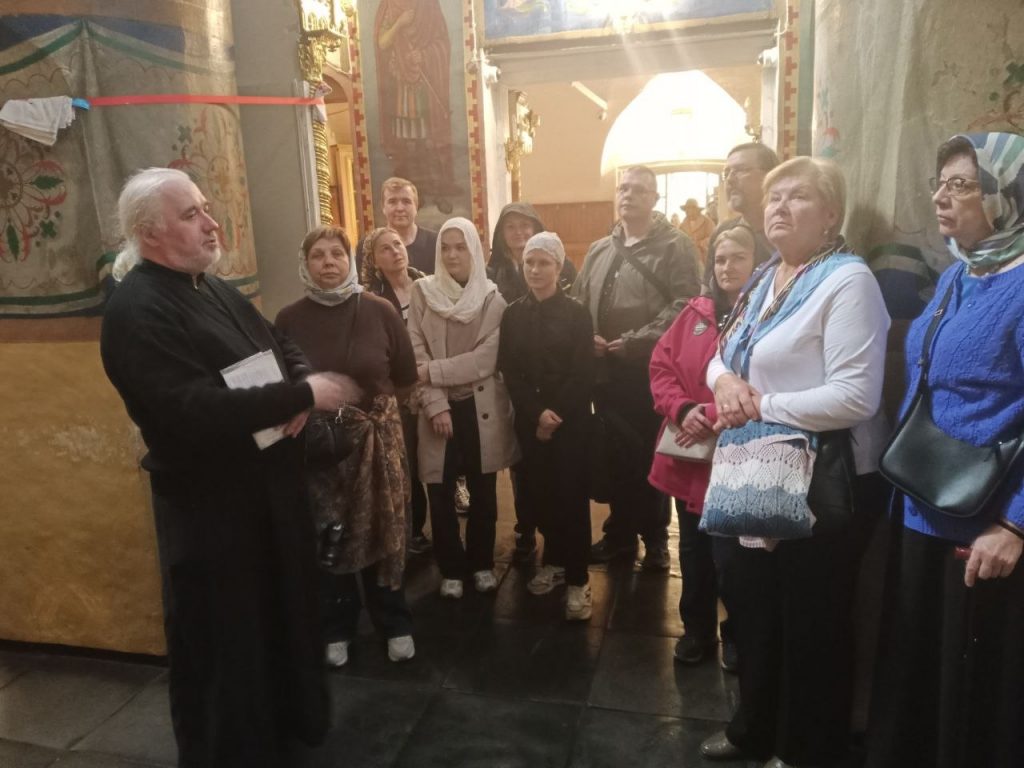 В храме Казанской иконы Божией Матери в Коломенском прошла бесплатная экскурсия, приуроченная ко Всемирному дню туризма